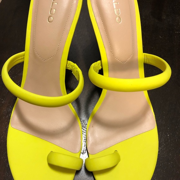 Neon lime heels - size 8 - Picture 4 of 6